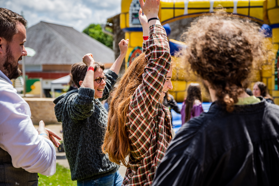 gens heureux danse GBB langoned